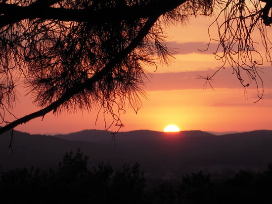 Sonnenuntergang über den Hügeln des Montecucco