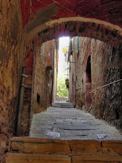 Eine von vielen malerischen Gassen in Montepulciano