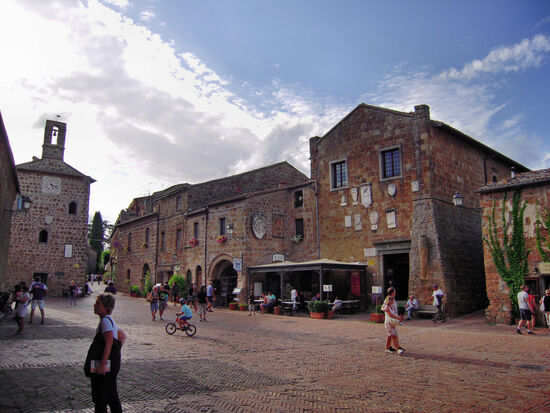 Piazza del Pretorio in Sovana