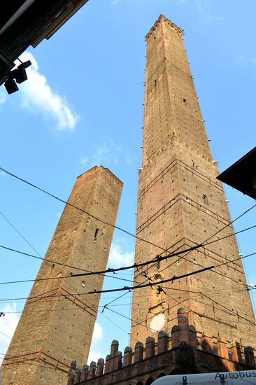 Torre Garisenda und Torre degli Asinelli