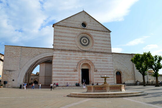 Kirche S. Chiara aus dem 13. Jh.