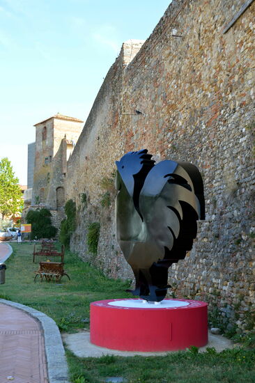 Chianti-Hahn an der Stadtmauer von S. Casciano in Val di Pesa