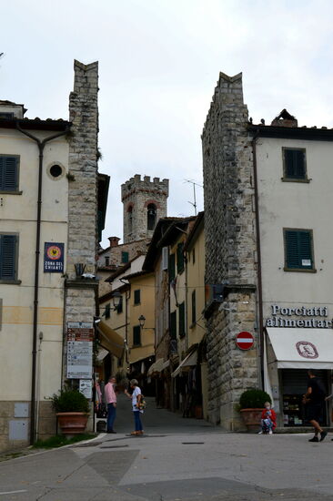 Zugang zum historischen Zentrum von Radda in Chianti