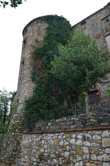 Mauer um den Borgo von Canneto
