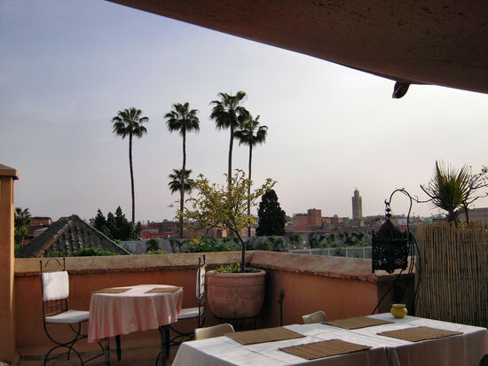 Blick von der Dachterrasse des Dar Lalla F'dila über die Medina