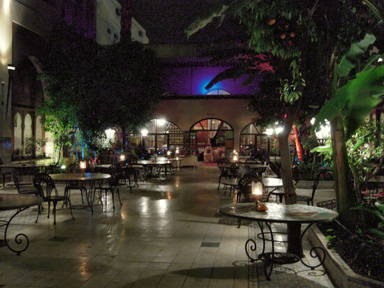 Abends im Hof des "Al Baraka"