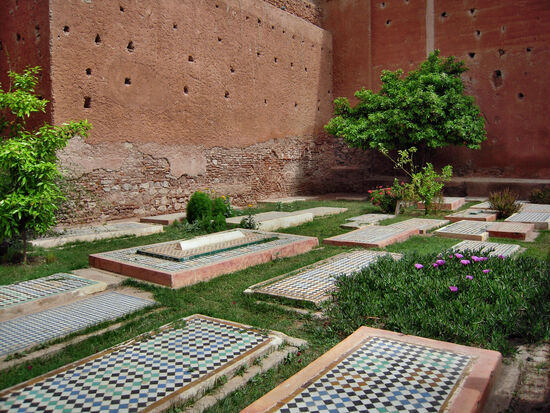 Gräber von Höflingen in der Anlage der Saadier-Gräber