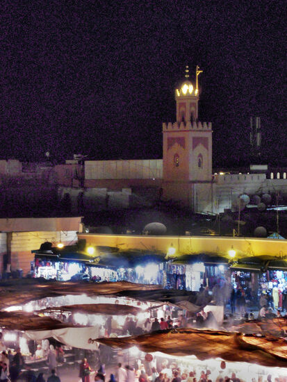Blick über das Dorf der Garküchen auf der Place