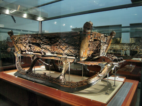 Reich verzierter Schlitten, eine Grabbeigabe für eine Wikinger-Fürstin