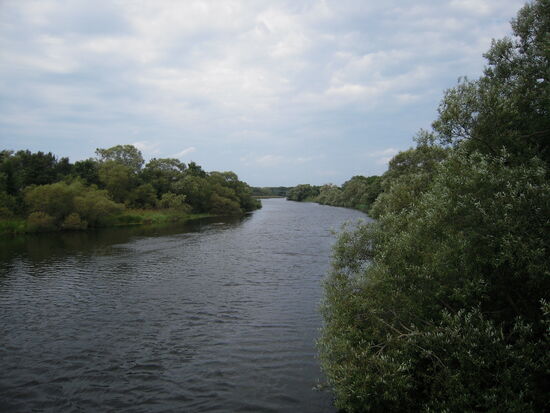 Fluss Motala in der Nähe der Felszeichnungen von Himmelstalund