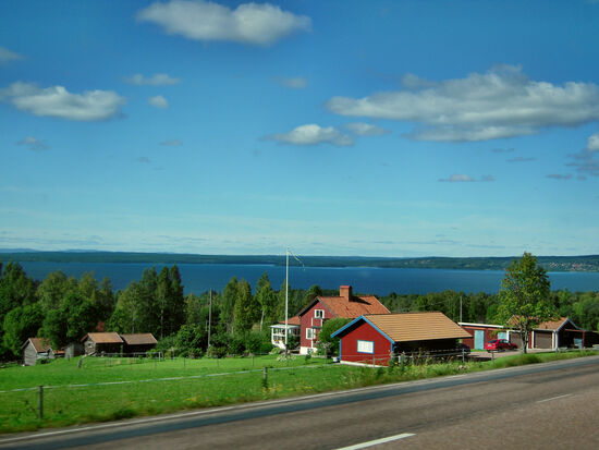 Typisch schwedisch - Häuser im klassischen "Falun-Rot" am Siljan-See
