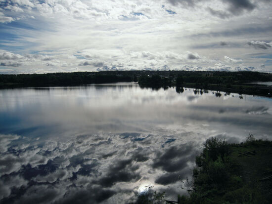 Wolkenspiegelung im Mjøsa-See