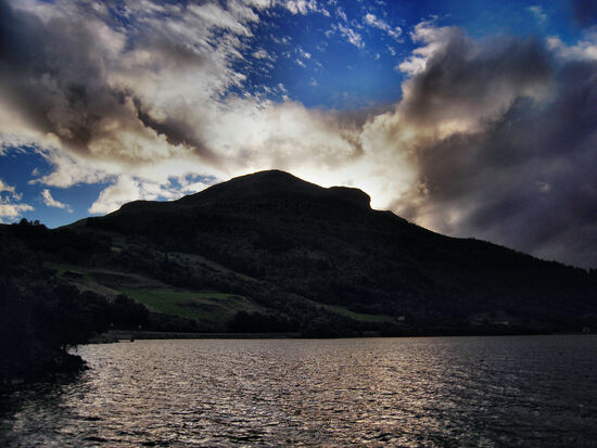 Abendstimmung über dem See von Vang