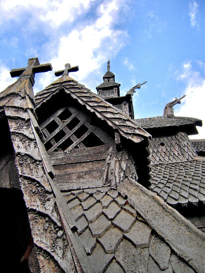 Verschachtelte Dachkonstruktion an der Stabkirche von Borgund