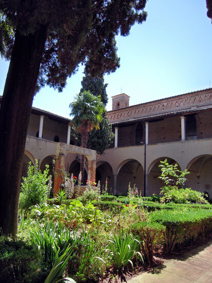Im Kreuzgang von S. Agostino in San Gimignano