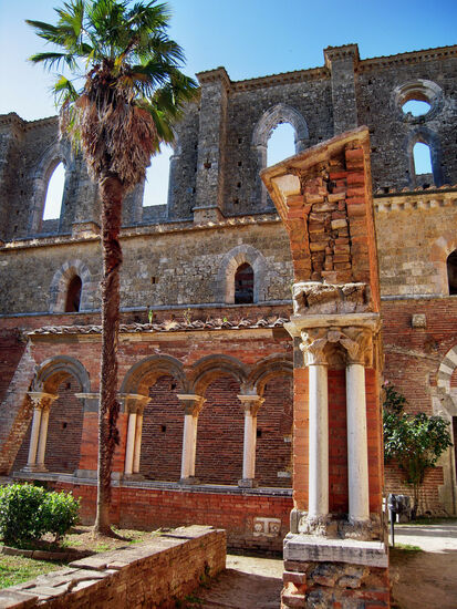 Inmitten der Ruinen von San Galgano