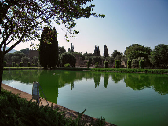 Großes Becken Pecile in der Villa Adriana