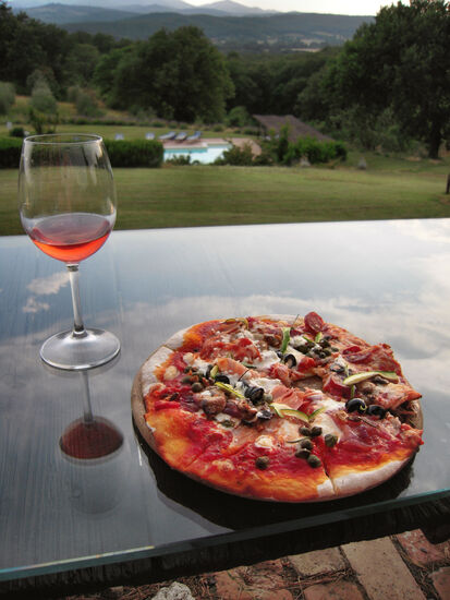 Pizza und Wein mit Ausblick