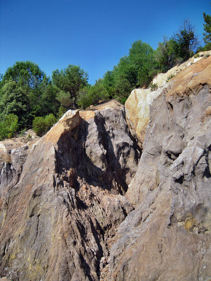Markante Felsen am kleinen See