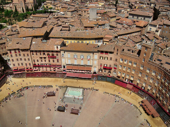 Blick von der Torre del Mangia auf die Piazza del Campo