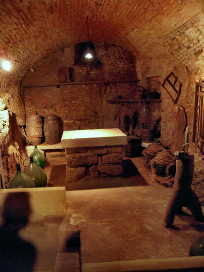 Fundstücke in der etruskischen "Città Sotterranea" von Chiusi