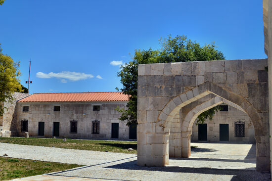 Innenhof des Han in Vrana