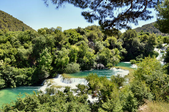 Blick auf mehrere Kaskaden der Krka
