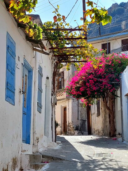 Malerische Dorfgasse in Kritsá