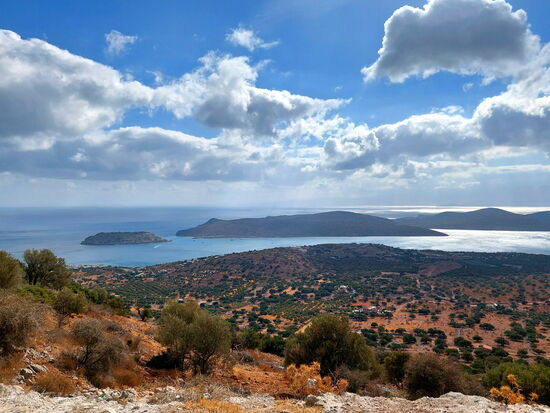 Blick über die Insel Spinalónga und den Golf von Mirabéllo