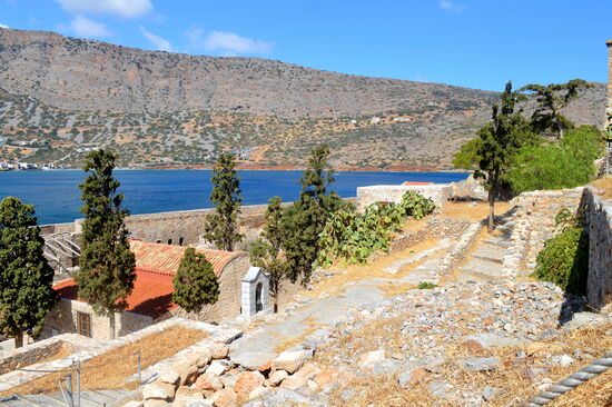 Verschachtelte Gebäude auf der ehemaligen Lepra-Kolonie