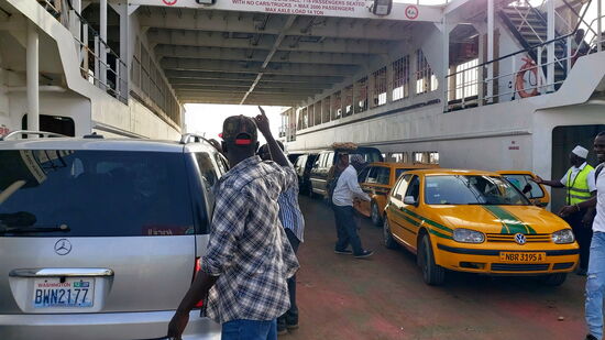 Auf der Fähre von Barra nach Banjul