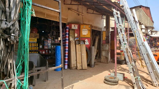 Typische Läden in Serekunda