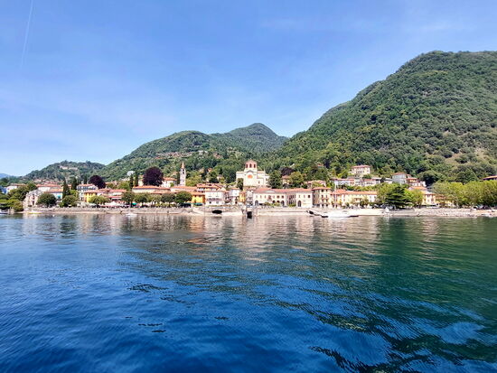 Laveno von der Fähre aus