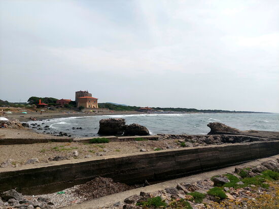 Antiker Hafen und Strand von Ansedonia