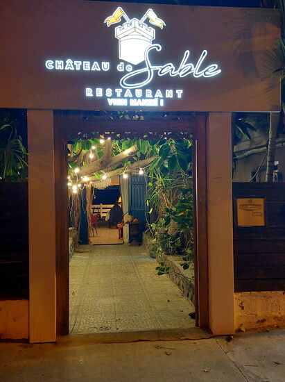 Eingang zum "Château de Sable"