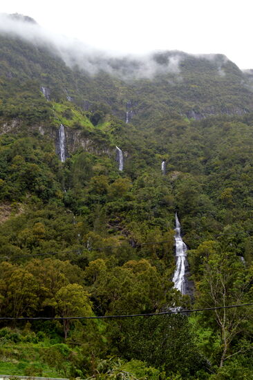 Überall Wasserfälle
