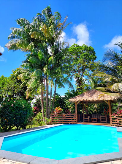 Pool der Villa Kannel