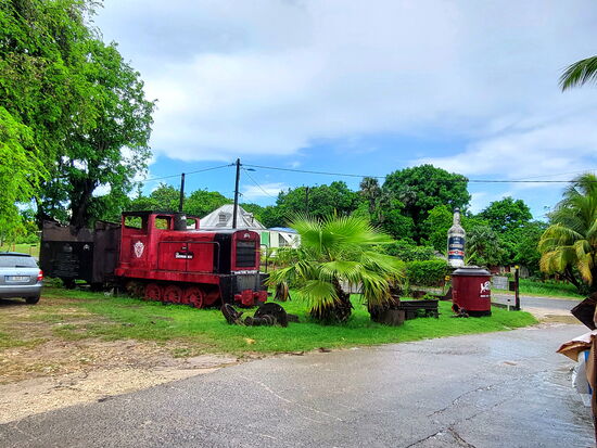 Alter Zug in der Rum-Destillerie Damoiseau