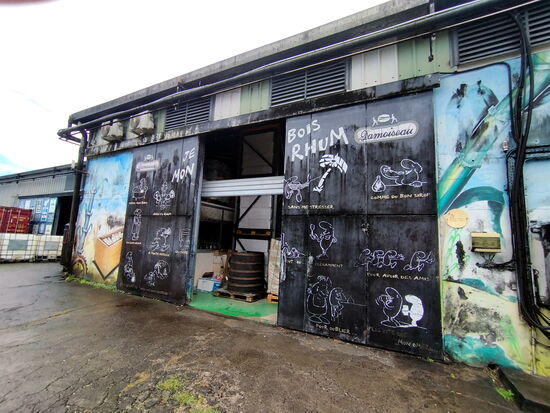 In der Rum-Destillerie Damoiseau