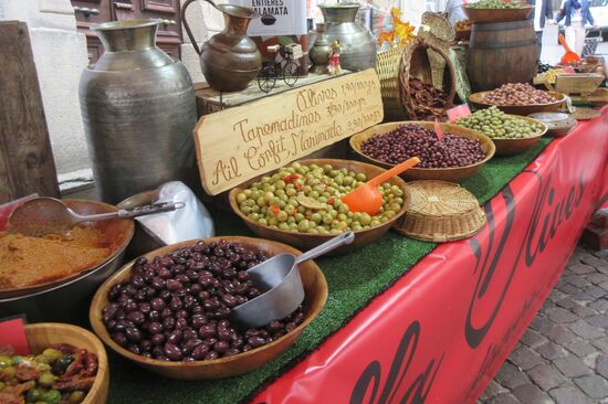 Leckere Oliven auf dem Markt