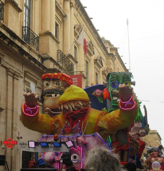 Farbenfroher Umzugswagen