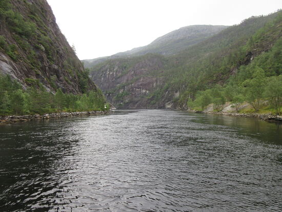 Ein schöner Ausblick - der Fjord mit den Bergen