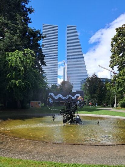 Roche Türme vom Tinguely Museum aus gesehen