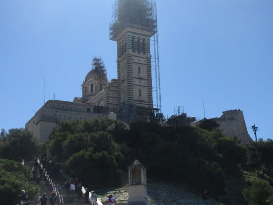 Blick zurück auf die "eingerüstete" Kirche