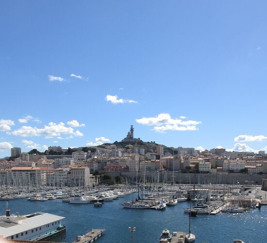 Blick auf den Hafen und Notre Dame de la Garde