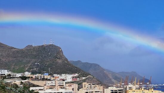 Aussicht mit Regenbogen