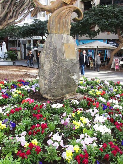 Wunderschöne Blumenanlagen überall in der Stadt...