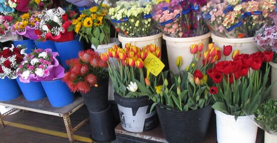 Bunte Blumensträusse