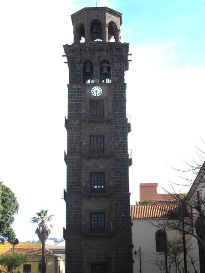Glockenturm der Iglesia Nuestra Senora de la Concepción