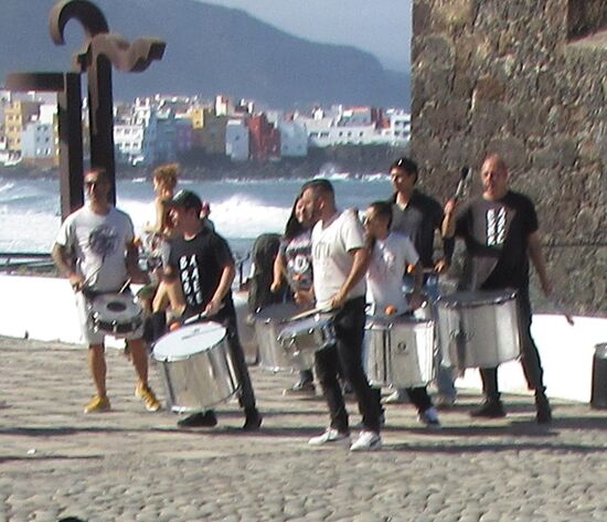 Musik vor dem Castillo